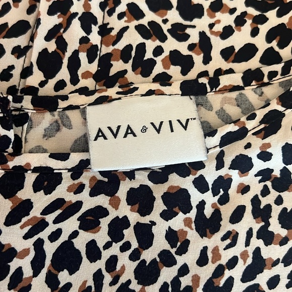 POP OVER LEOPARD TOP W/BUTTON DOWN BACK - Picture 5 of 6